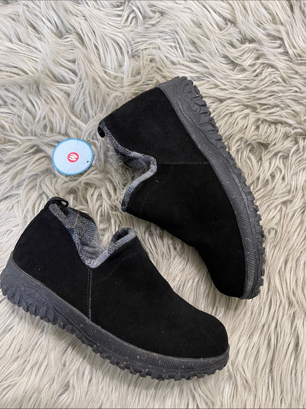 Minnetonka‎ Black Suede Ankle Booties